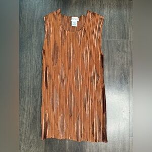 NICOLA Textured Sleeveless Top